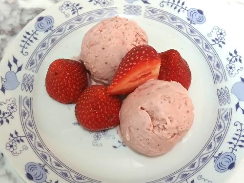 Jak uvařit jahodová smetanová zmrzlina? Snadné recept, připravený za 90 a více minut